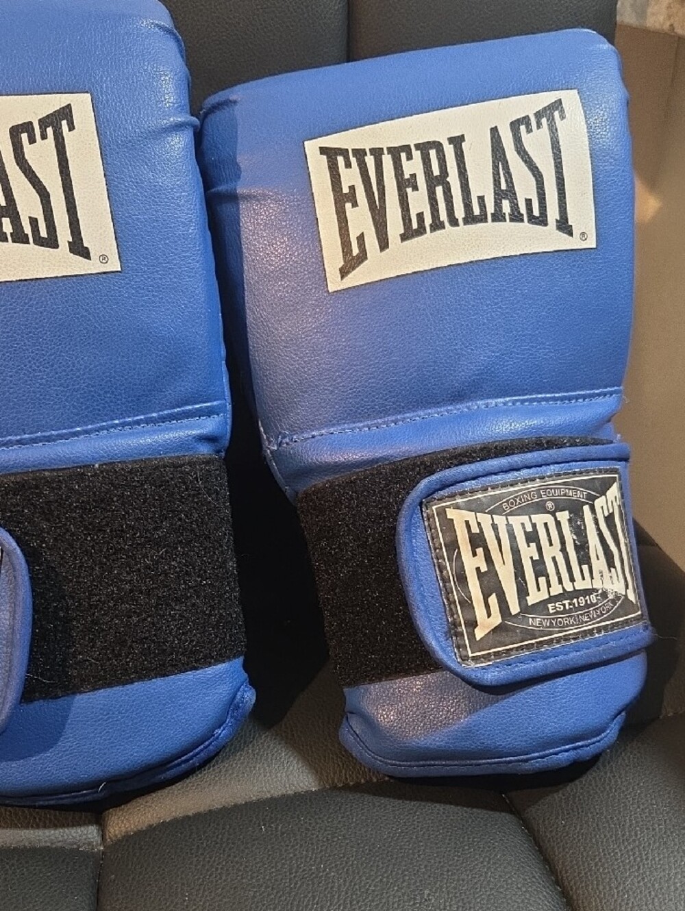 Boxing GLOVES - Picture 3 of 6